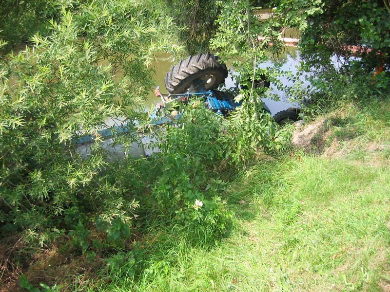100-0002_IMG.jpg
